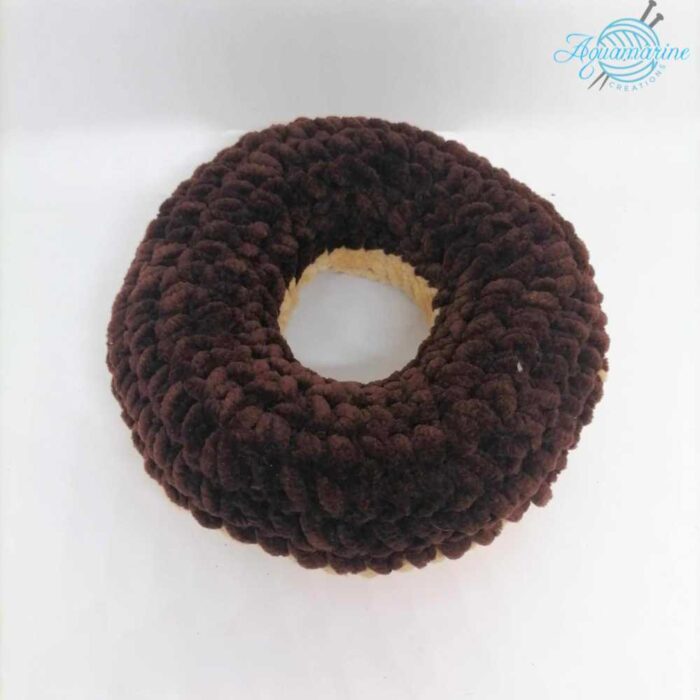 Ciambella Amigurumi in Ciniglia marrone