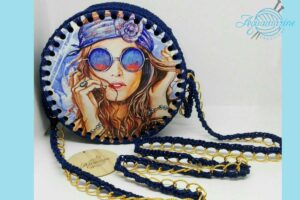 Borsa uncinetto blu con pannello in legno