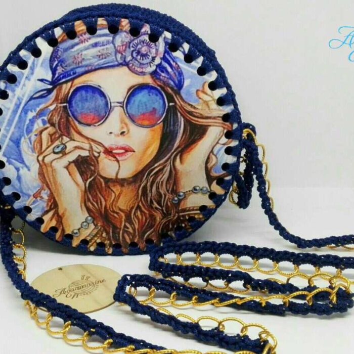 Borsa uncinetto blu con pannello in legno