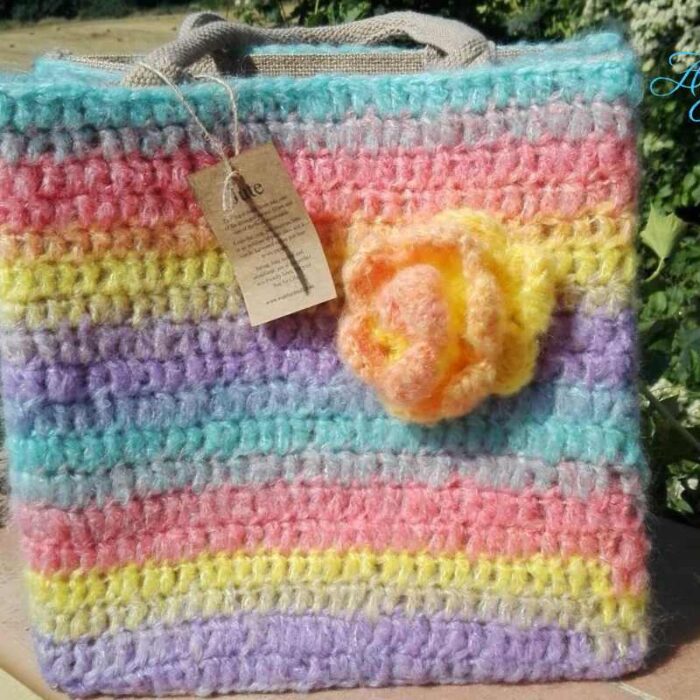 Borsa uncinetto con fiore
