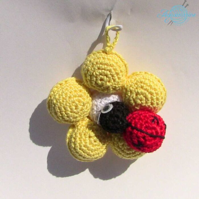 Fiore Giallo Amigurumi con Coccinella